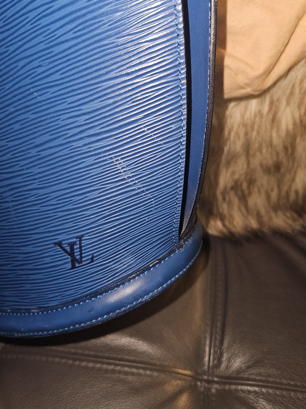 Louis Vuitton Blue Epi Leather Tote with Matching Agenda - Picture 6 of 11